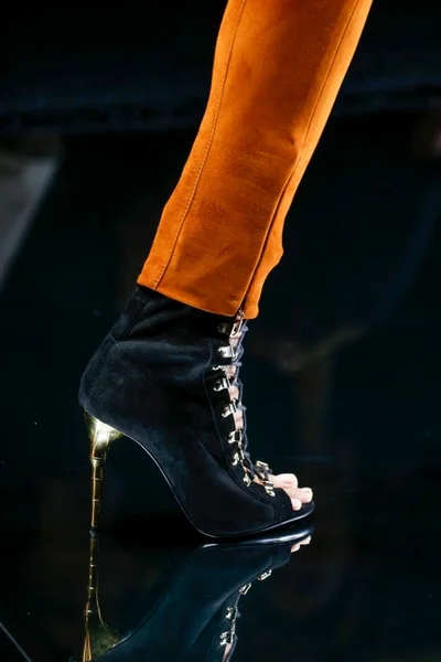 Look 4